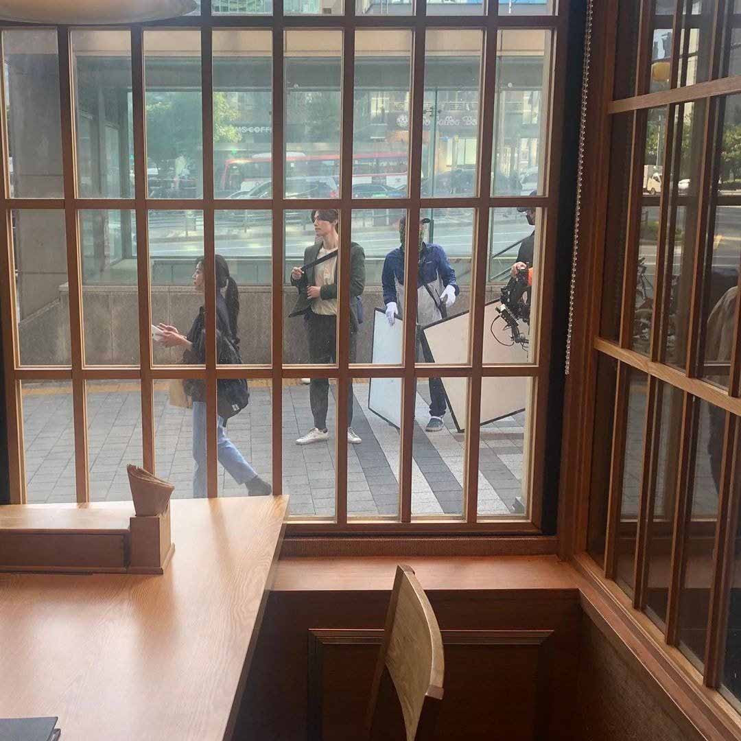 《九尾狐傳》飯拍路透！李棟旭185公分大長腿超顯眼！