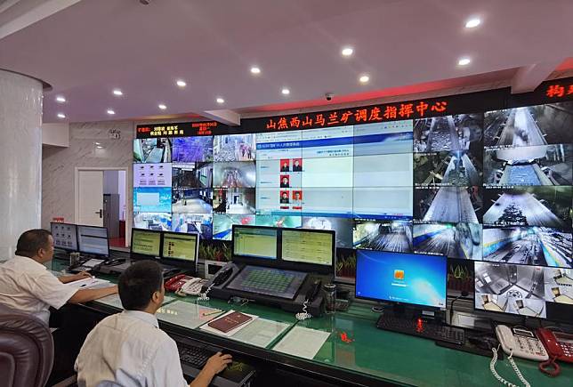 Staff members work at the command center of Malan coal mine of Shanxi Coking Coal Xishan Coal Electricity Group Co., Ltd. in Gujiao City, north China's Shanxi Province, Sept. 4, 2023. (Xinhua/Wang Xuetao)