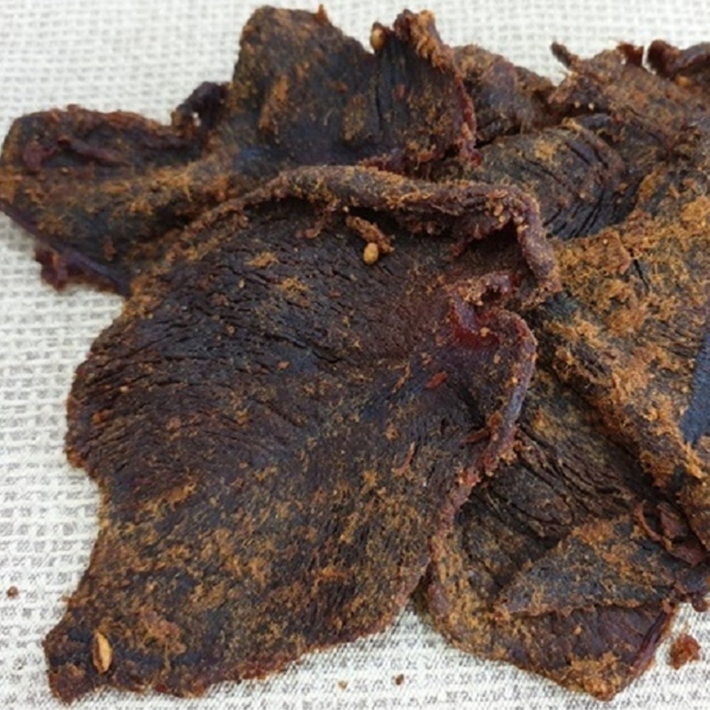 (食尚嚴選)川辣牛肉乾 300g【2019040952003】 內容物/規格:300g 產地:台灣 牛肉來源:澳洲 商品特色:嚴選在地食材製作 提供優良品質 肉質細緻 Q彈有嚼勁 口口都讓您齒頰留香 