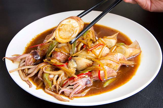 清蒸蔥油抱卵小卷肉質香甜軟嫩Q彈，且每尾都有抱卵！（圖/MITSUI OUTLET PARK林口）