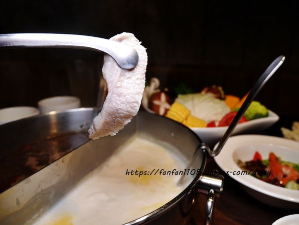 板橋火鍋【瀧鍋物製造所】質感裝潢 嚴選食材 #A5和牛 #肥美海鮮 #必點起司牛奶鍋 #板橋站 (41).JPG