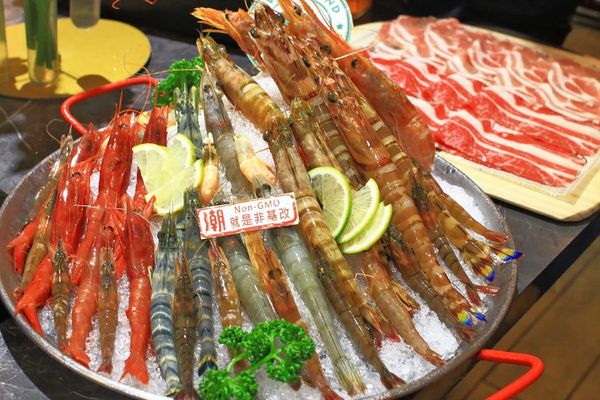 【中和美食】八海食潮當代鍋物-８種不同品種蝦子堆成一座小山的爆誇張美食