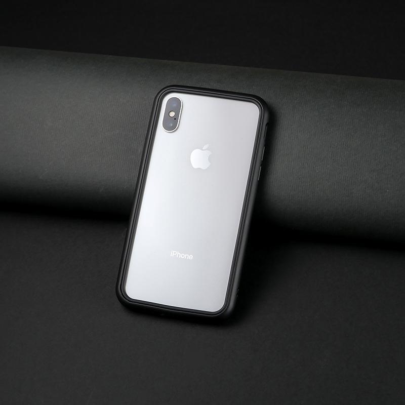 客製再進擊 更豐富的飾條、按鈕顏色，為你提供更高程度的客製化選擇條件。甚至精選幾款充滿特色的撞色款式，讓你將色彩鮮明的個性邊框直接打包回家。 輕鬆轉換成背蓋殼 CrashGuard NX邊框殼可與Mo