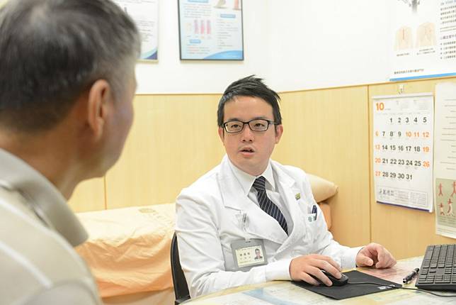 別輕忽！他流感上身冒胸痛、呼吸窘迫  竟心臟衰竭得靠葉克膜搶命