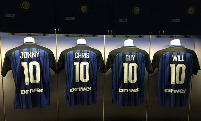 Ternyata, Ini Alasan Inter Milan Kasih Kado Jersey Khusus untuk Coldplay