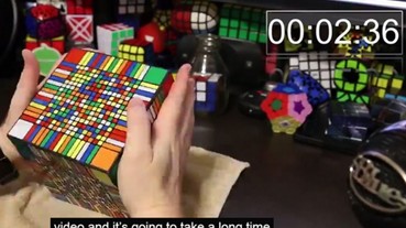 17 x 17 的瘋狂魔術方塊 這位男網友花了 7 個小時破解