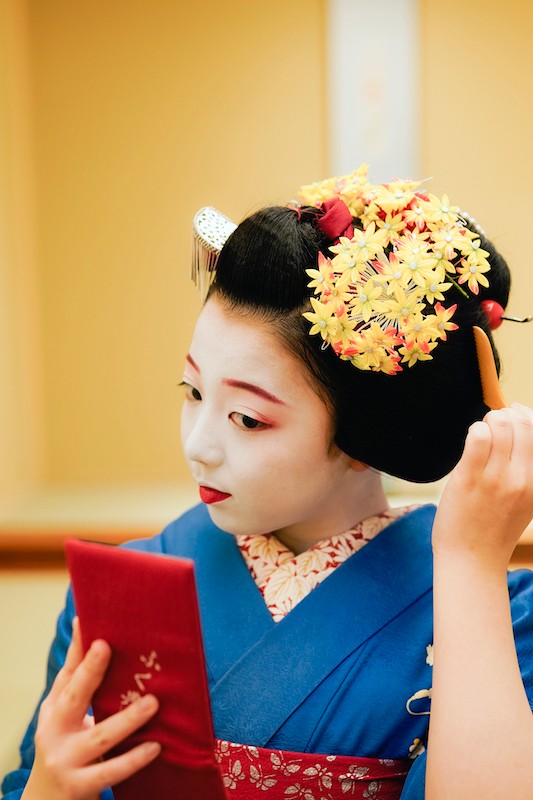 自分を幸せにする約束 15歳の少女が選択した 舞妓 という生き方 家族との別れで得たものとは