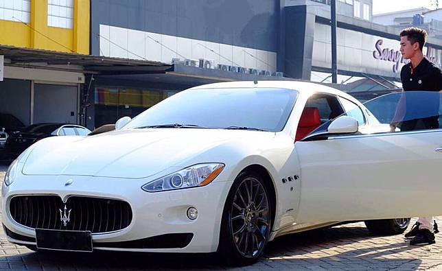 10 Gaya Verrel Bramastya dengan Mobil Mewah Ada Supercar 10 Gaya Verrel Bramastya dengan Mobil Mewah Ada Supercar