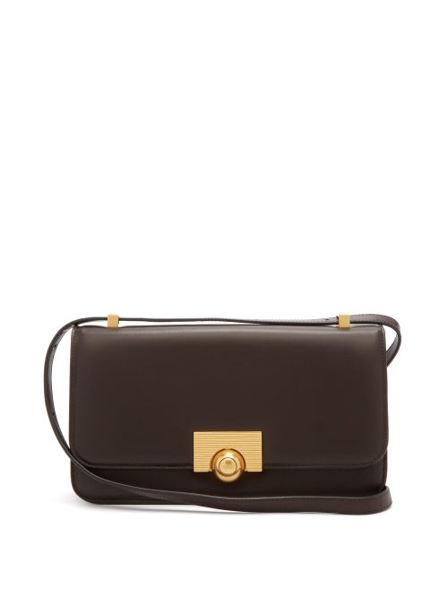 Bottega Veneta - Bottega Veneta's brown leather BV Classic shoulder bag was unveiled in the Pre-AW19 lookbook, which showcased Daniel Lee's modern sensibility. Crafted in Italy, it's characterised by a spherical gold-tone metal push-clasp fastener and grooved hardware, with a neat collection of compartments inside for small essentials. Carry it alongside a smart coat and mules for a considered city edit.