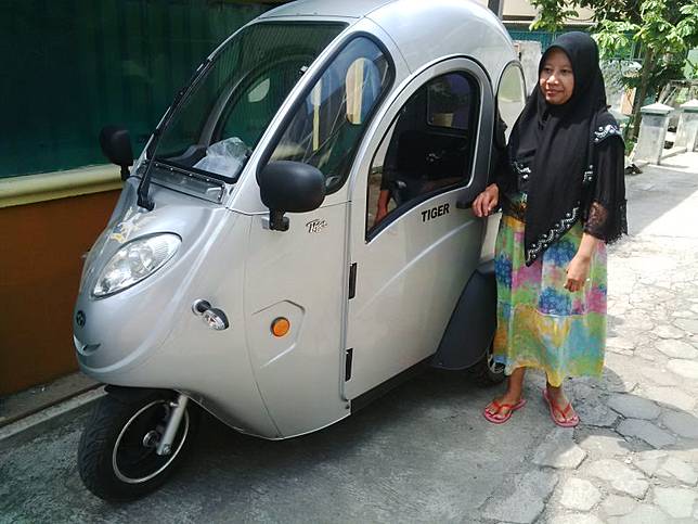 Cerita Wanita Berjilbab Pengendara Motor Listrik Roda 3 Cerita Wanita Berjilbab Pengendara Motor Listrik Roda 3