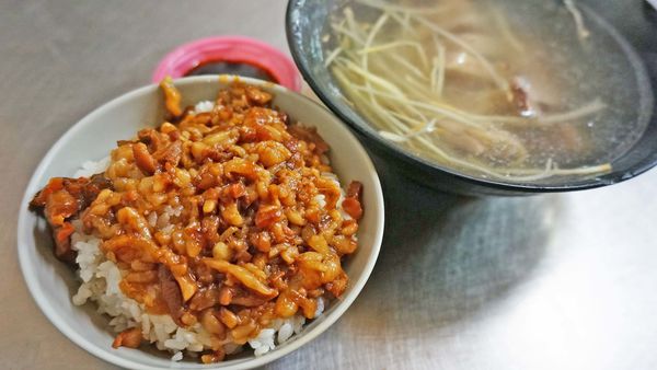 【三重美食】北港雞肉飯魯肉飯-CP值高到爆表的超美味銅板小吃店