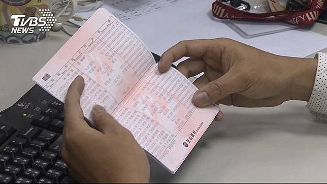 農曆年即將到來，民眾都在期待年終獎金可以領多少。(示意圖／TVBS)