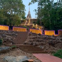 ร้านค้าแห่ผ้าห่มพระธาตุ ชัยบุรี