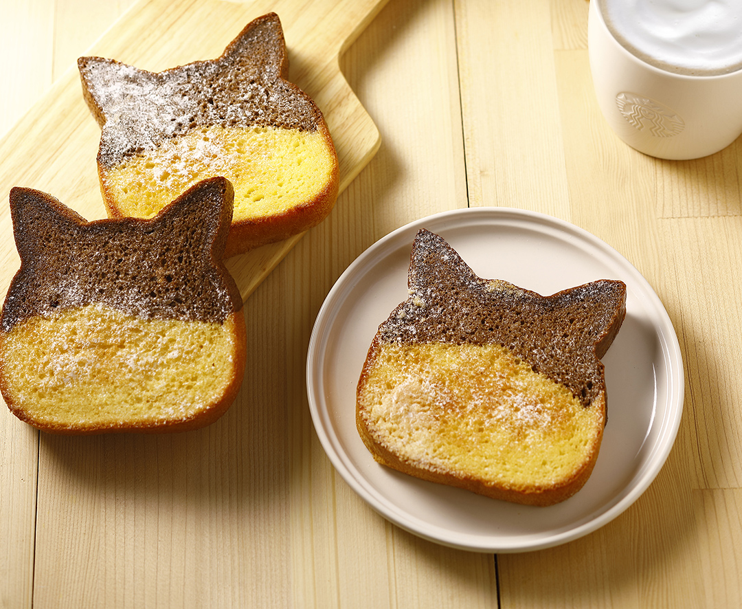 今夏首次推出的「喵咪法式吐司」，以法芙娜巧克力和優質麵粉製成的雙口味法式吐司，甜而不膩，搭配咖啡堪稱絕配。(圖片提供/星巴克)