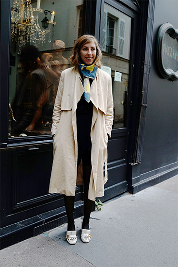 定番だからこそ 自分らしさ が問われるトレンチコート パリジェンヌはどう着る 家庭画報 Com