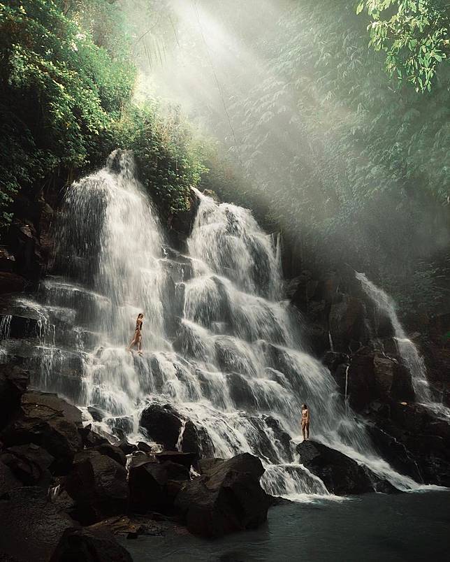 10 Air Terjun Indonesia yang Kekinian, Murah, dan Instagramable