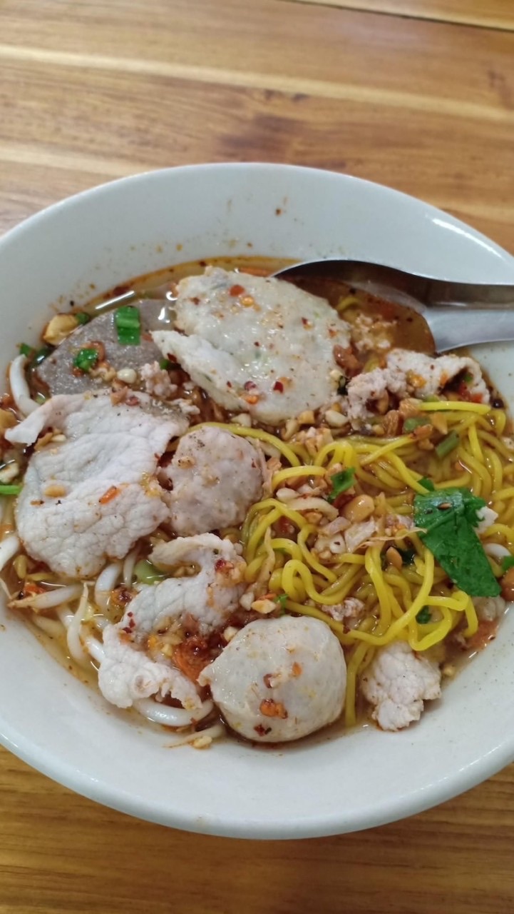ร้านก๋วยเตี๋ยวพริกกะเหรี่ยง