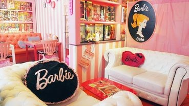 在芭比娃娃主題餐廳吃粉紅咖哩