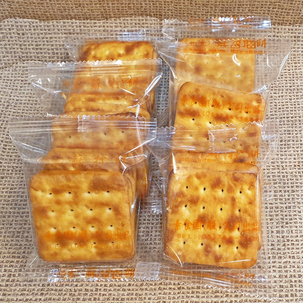 (台灣零食)素食園蘇打餅 600g【2019070800104】內容物/規格:600g產地:台灣商品特色:讓你一口接一口、停不下來，越吃越涮嘴!保存期限：每批效期不一 請已收到的商品為主 成分：標示於