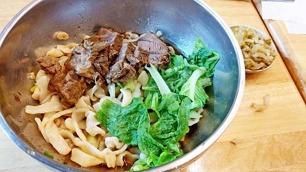 【台北美食】雙和盛麵餃館1987-隱藏在巷弄裡CP值爆表的超大份量美食