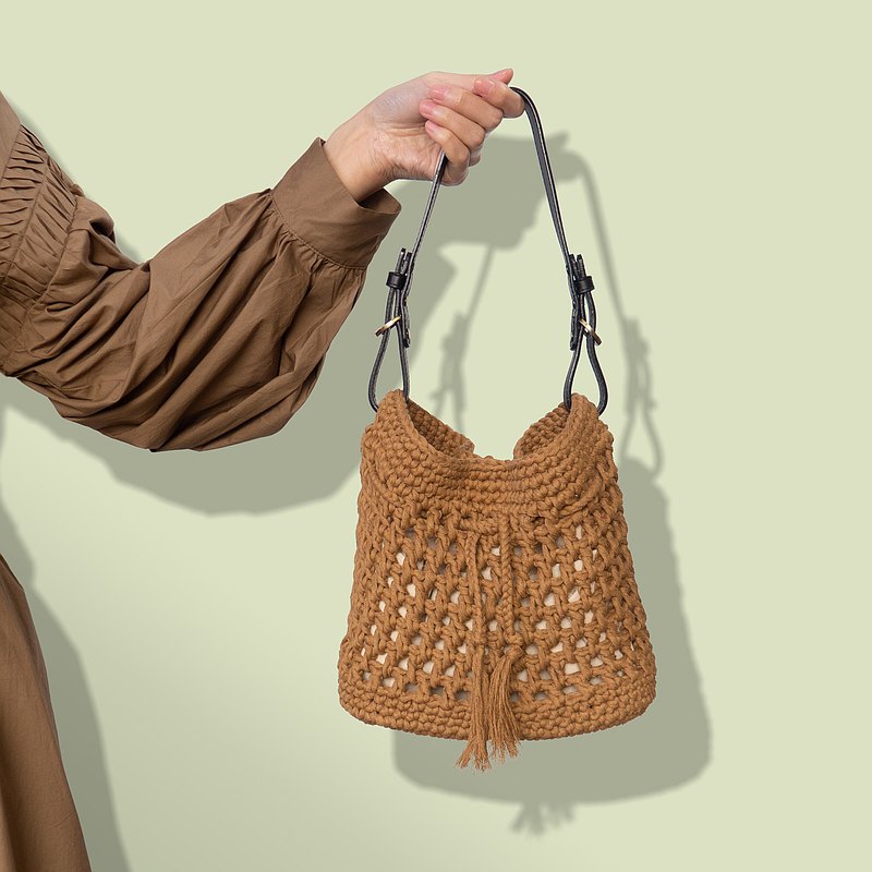 大地色素材系列 | 真皮手提棉質繩編織鏤空水桶包 駝色