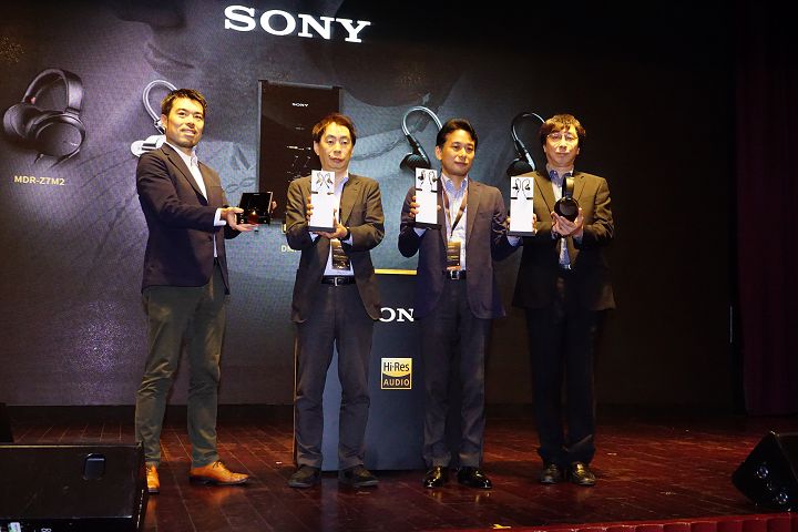 Sony 發表 Signature 系列全新Hi-End 耳機 IER-Z1R ，還有一款「浩克級」可攜式音樂播放器 DMP-Z1