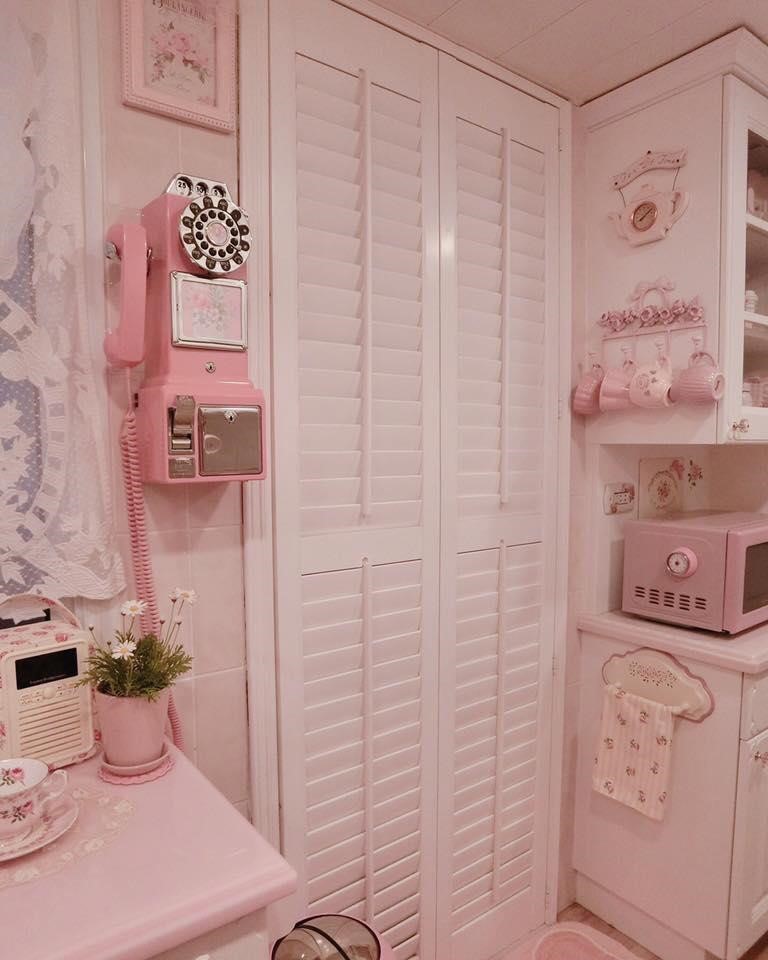 添購粉嫩系家飾擺設，營造風格