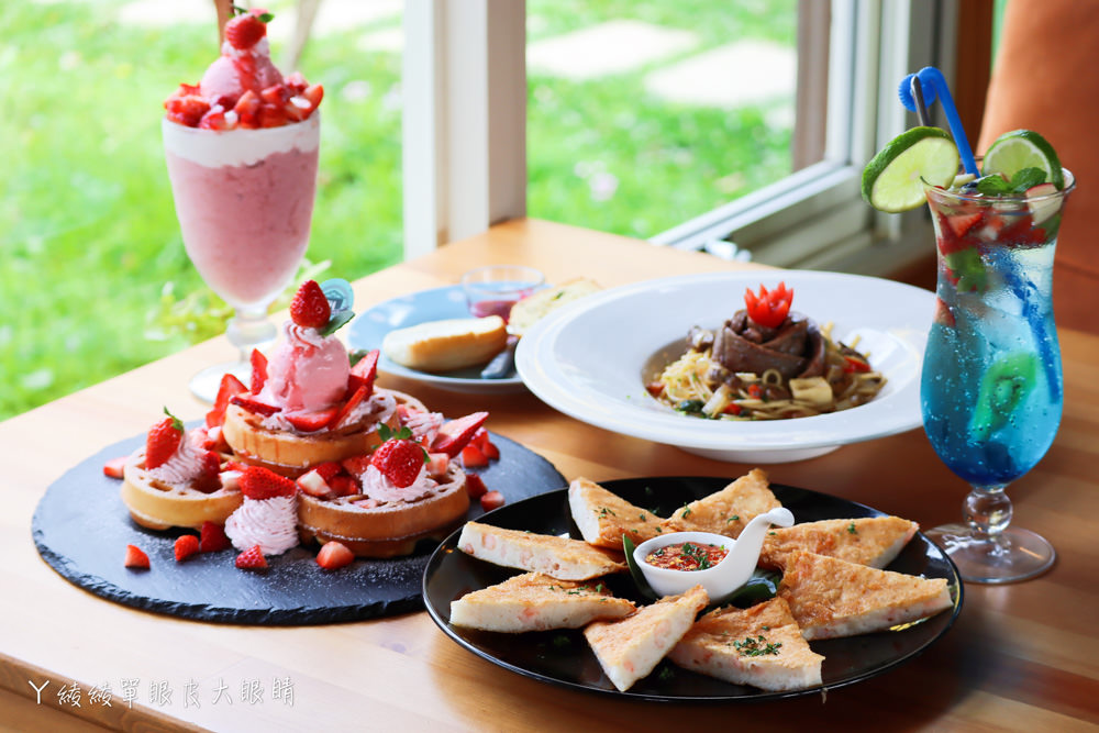 新埔普羅旺斯小木屋餐廳，超夢幻的雨滴蛋糕和草莓飲品，新竹賞櫻景點推薦！
