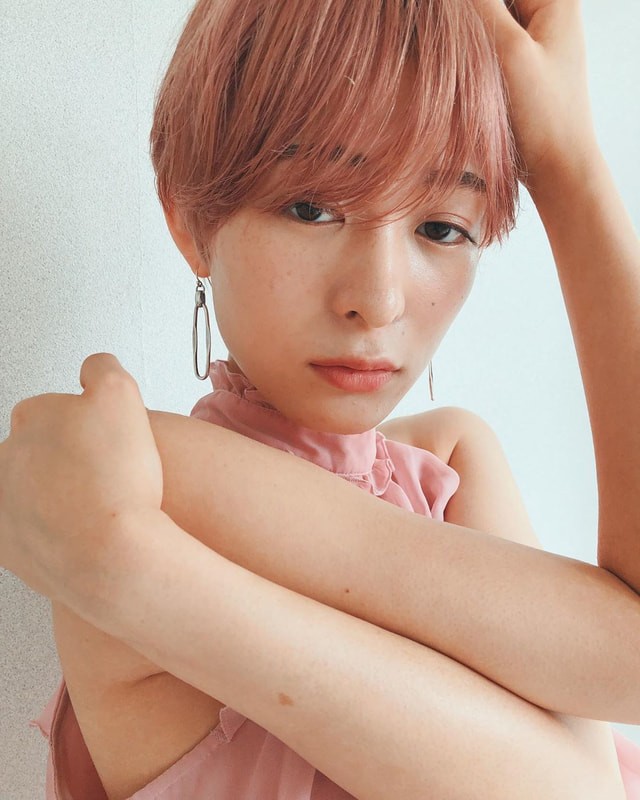 ダブルバング で いろんな表情を楽しんで ショートからロングまでたっぷりお届け Mine