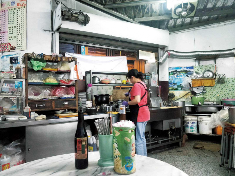 開業50年的「呷大麵」，是在地人的口袋店。（圖／高靜玉攝）