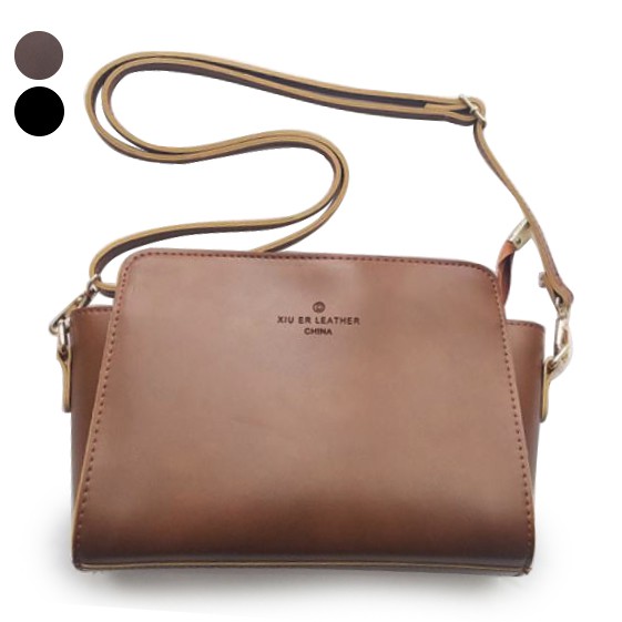 蝦皮Lucky1979▲四色可以選購 : 黑色、深咖啡 、棕色 、酒紅色▲優質PU面料▲尺寸 : 上邊長21CM、下邊長22.3CM、高16CM、厚5.5CM▲背帶可以調整 ( 約60-115CM )