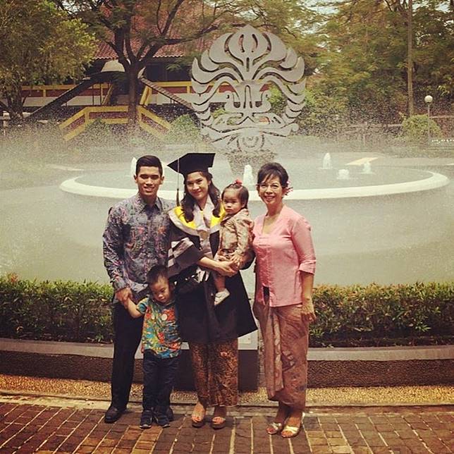 Tertunda Karena Nikah, 6 Seleb Ini Akhirnya Sukses Selesaikan Kuliah