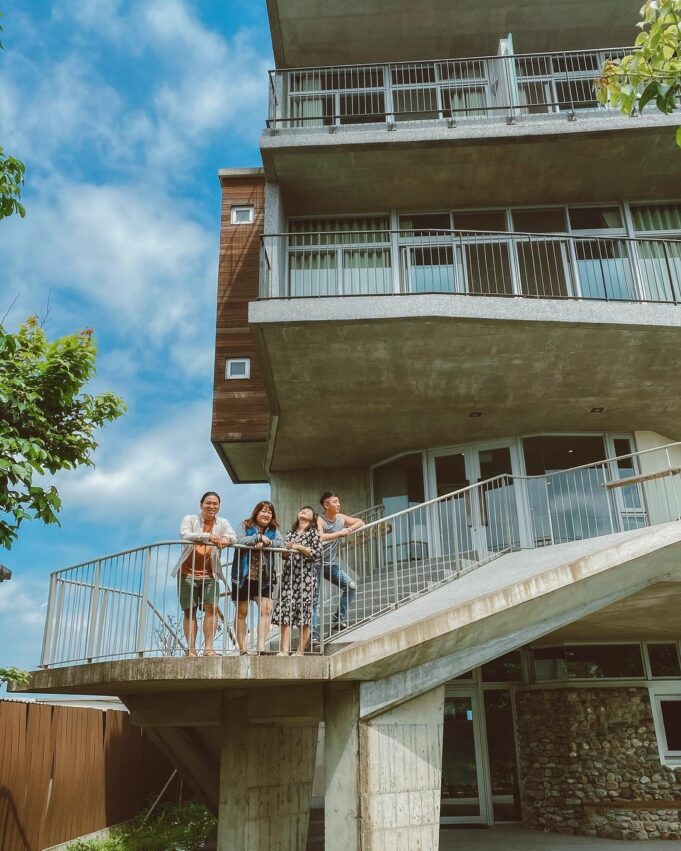 宜蘭住宿推薦｜有著好山好水魅力的宜蘭一直是大家旅遊的首選聖地，這次小編幫大家精選2021最新15間【宜蘭住宿推薦】！從高CP值 宜蘭背包客棧 、熱門 宜蘭親子住宿 ，到超豪華的 宜蘭住宿包棟 ，一個人到一群人的選擇通通有～趁連假安排一趟超讚的宜蘭之旅吧！