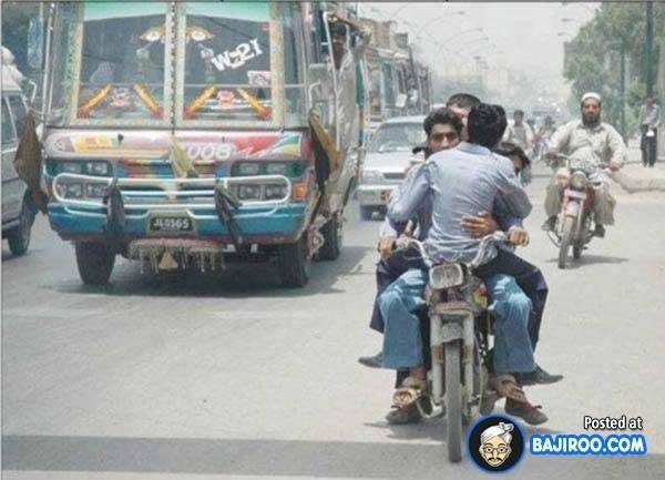 Inilah 10 Foto Tingkah Laku Lucu Dan Aneh Orang Pakistan