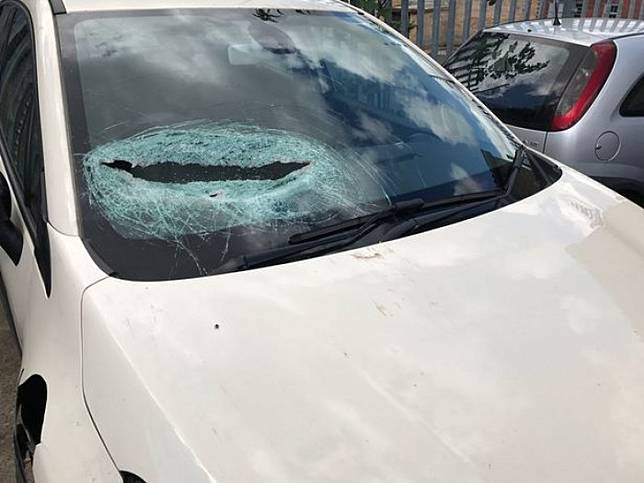 Ngeri Banget, Kepala Wanita Ini Nyaris Terpenggal Akibat Pelat Logam Nyasar 