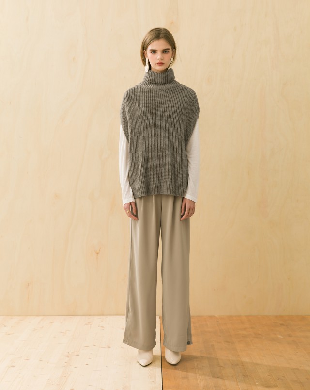 粗針人造毛紗線/肩線微落肩設計/翻領不緊勒