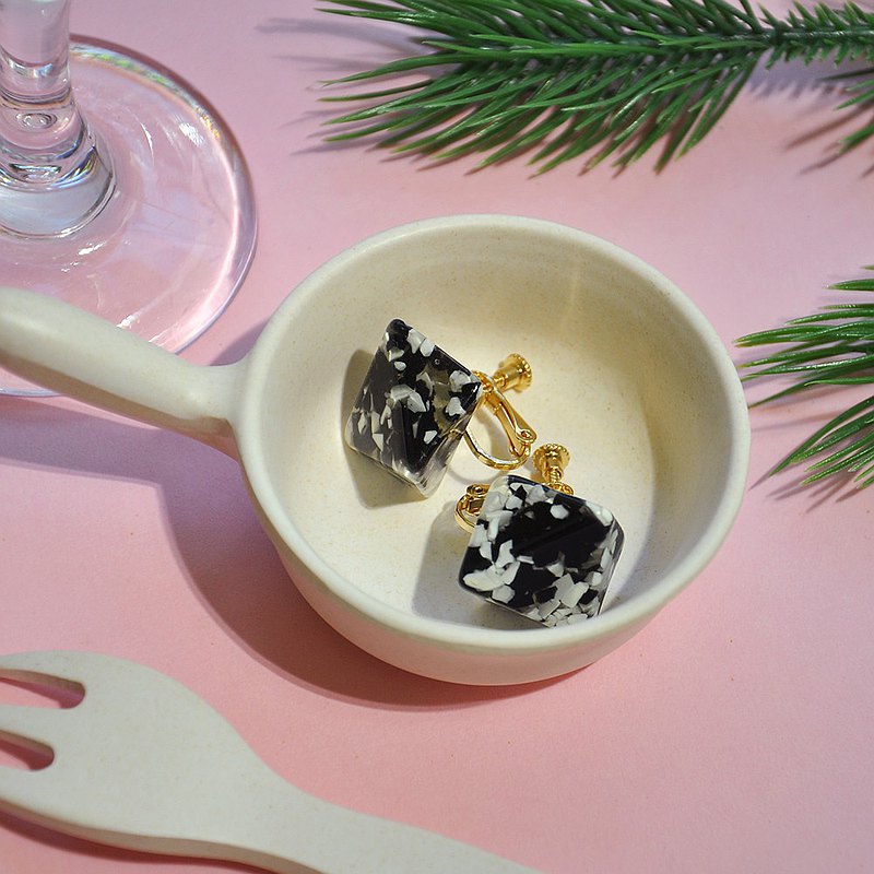 黑白混色寶石切割耳環/ 壓克力耳環