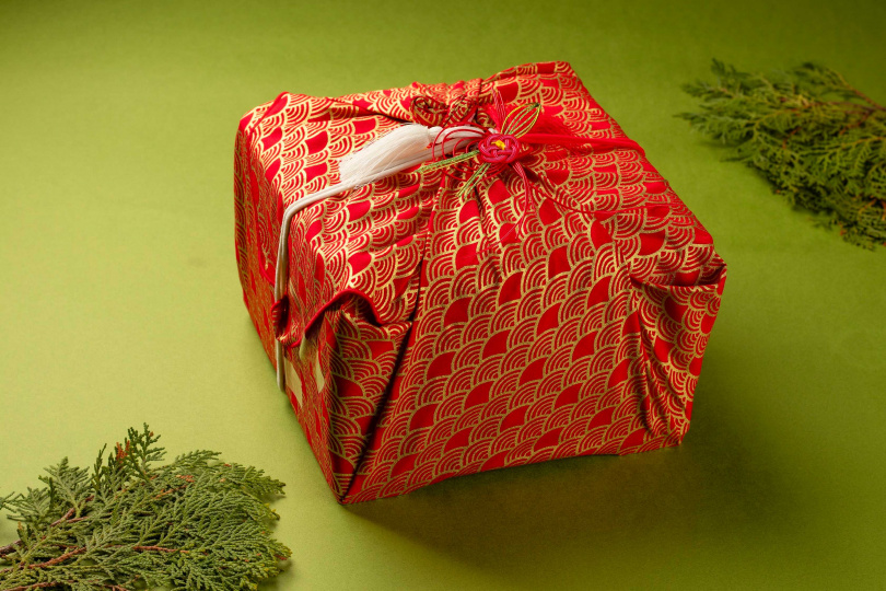 別具精緻雙層日式漆器盒，這次年菜就來點不一樣的菜色，讓全家人好好享用吧！