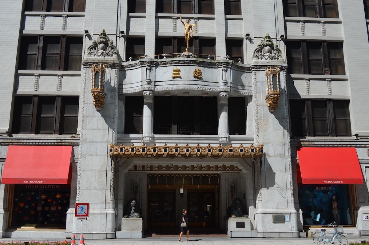 ロレアル パリ のメイクと エッシー が日本撤退