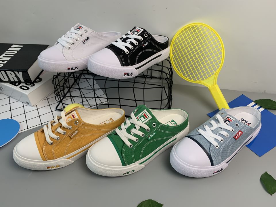 五色完備齊發燒，這個秋冬就用FILA COMO MULE率性備戰吧！圖片來源：FILA官網