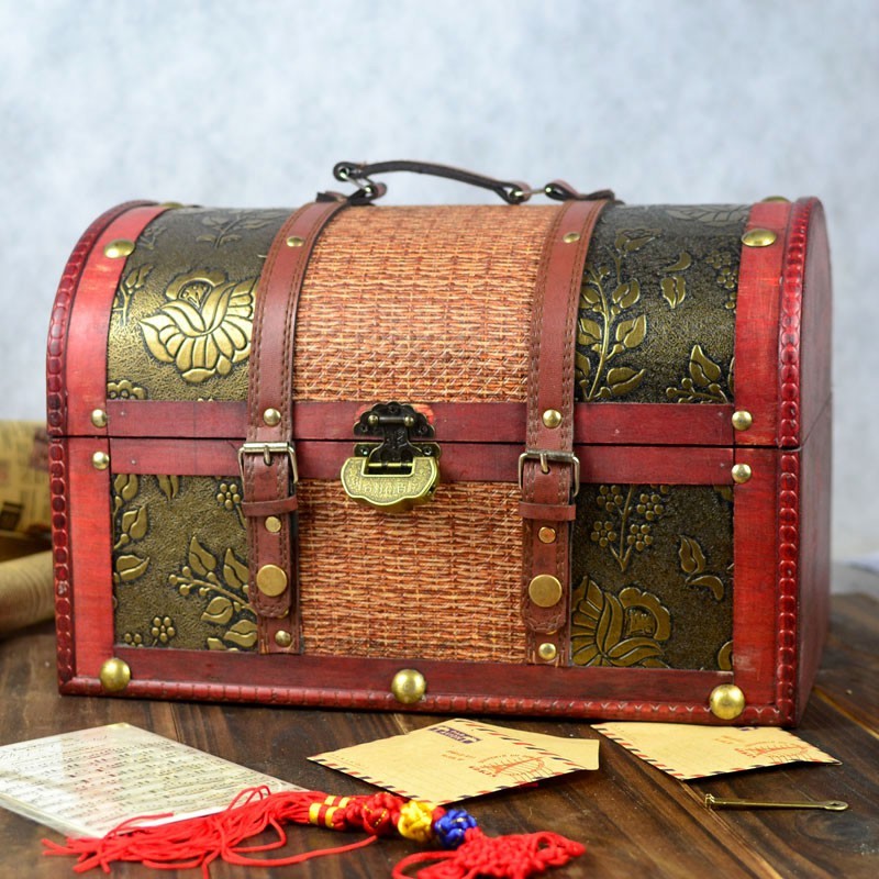 還經常有親反應說箱子感覺有點黏有些掉色那是因為木質是浸染表面有些浮色并且經過防腐處理表面還有一層蠟這樣的箱子經親擦拭后會越來越有光澤所以親不妨先擦擦再感覺一下 old story 古老的故事 每一個 