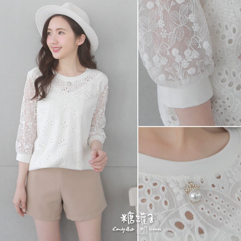 ★五折價$399★糖罐子珍珠吊飾拼接洞洞蕾絲網紗袖圓領上衣→白 預購【E55697】