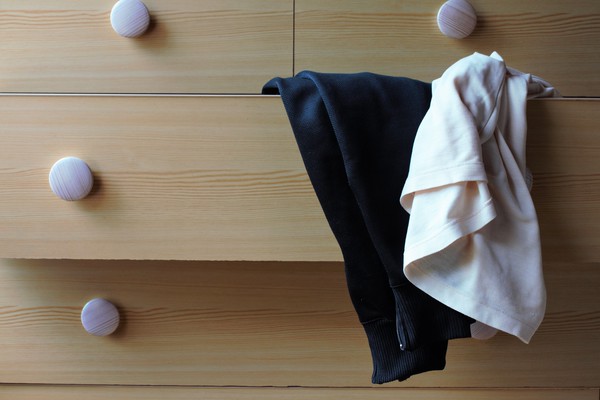 洋服を捨てる時期って 残す服 捨てる服の見極めポイント プチ疑問 暮らしニスタ Line News