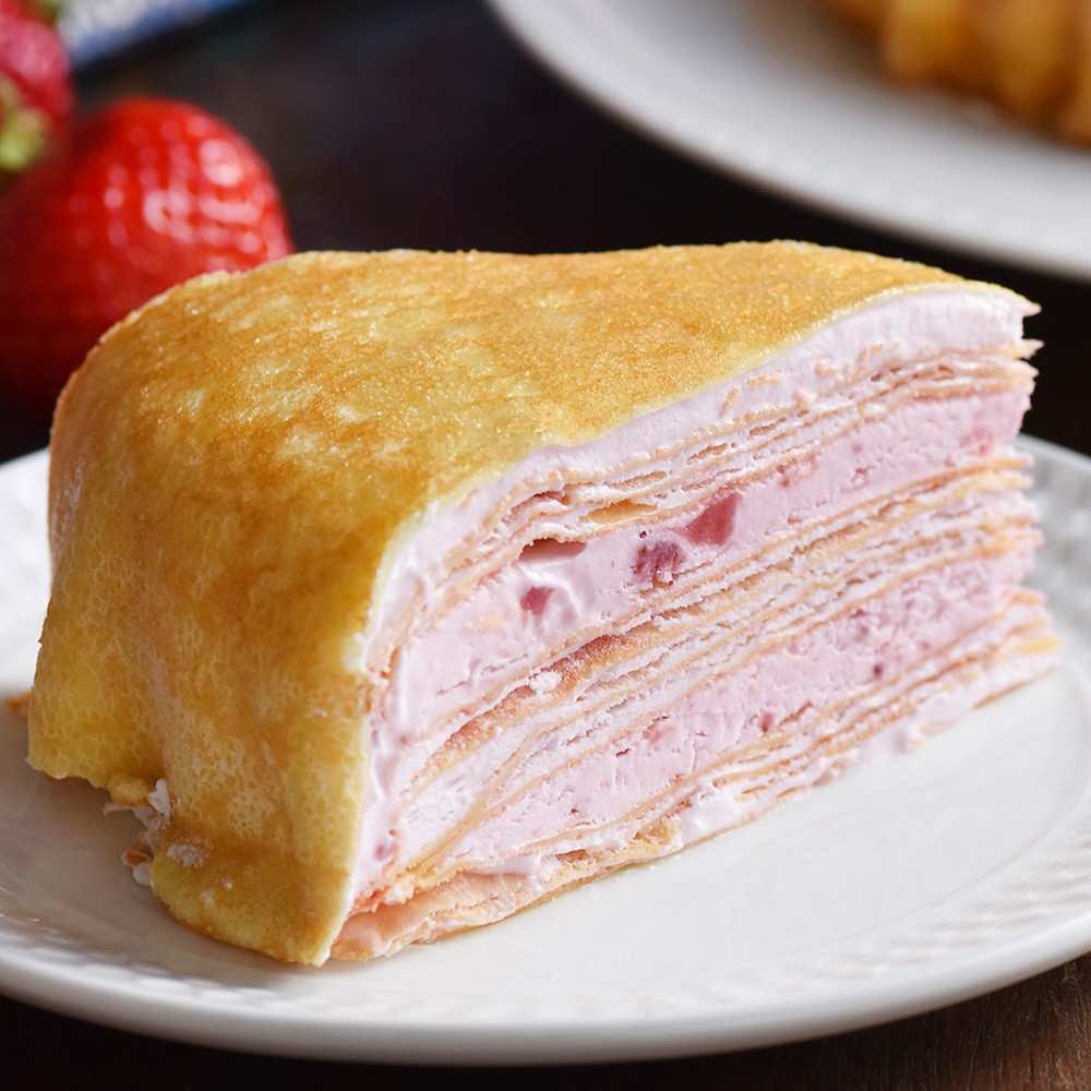 層層的繁複手工，造就了另類絕妙的口感。各大媒體 x 藝人 x 網友 -> 瘋狂推薦！【商品規格】成份: 新鮮雞蛋，麵粉，牛奶，水，澱粉，鮮奶油，砂糖，蜜草莓，奶油，鹽，草莓卡士達醬。尺寸: 8吋 / 