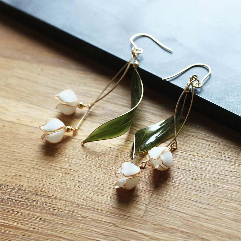 手工霧面鈴蘭水晶花耳環／耳夾