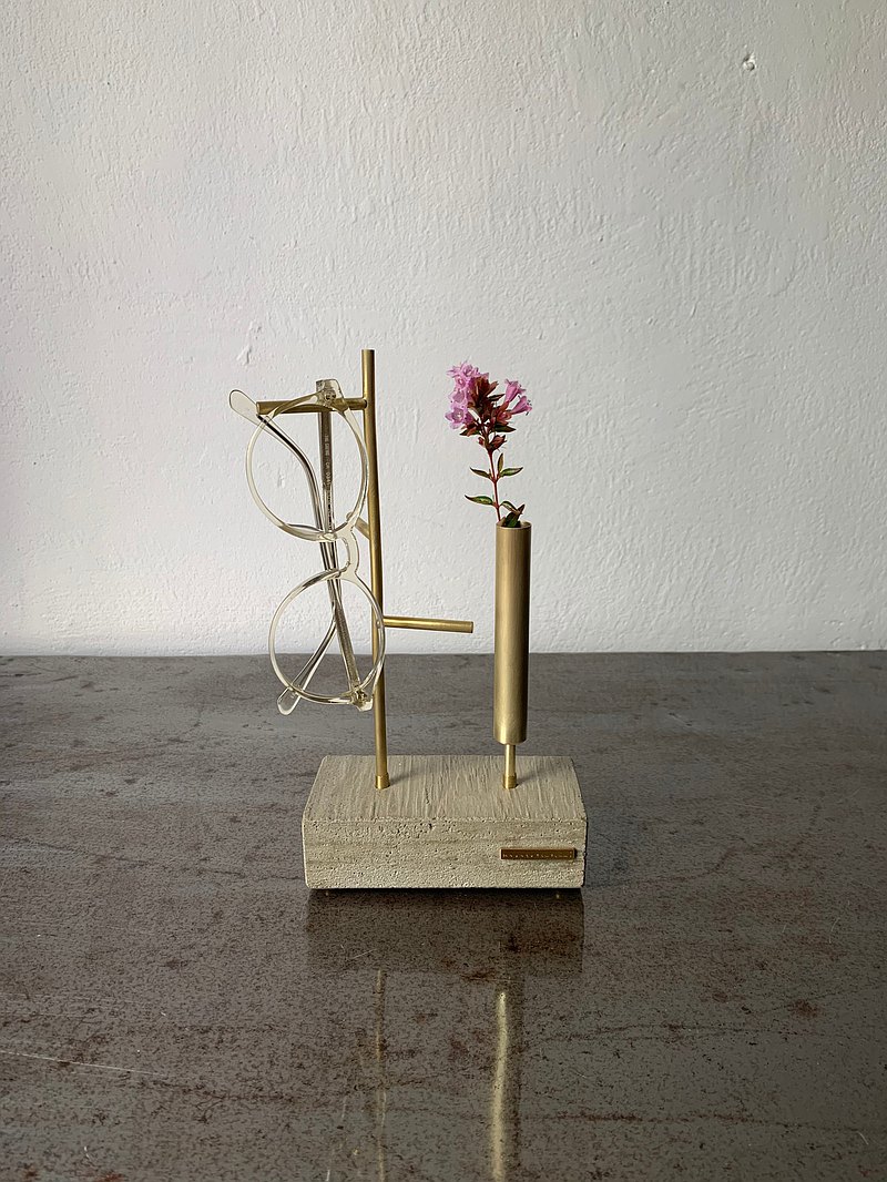 黃銅和混凝土製成的產品系列中的香座