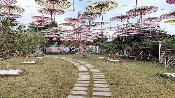 【宜蘭景點】宜蘭農夫青蔥體驗農場-蔥油餅DIY親子農場，還可以零距離無柵欄餵食可愛的小動物