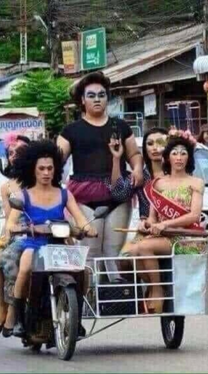 ด้อมนักแสดงฟอมาแอดจำกัด