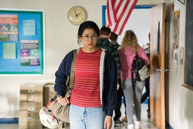 襯衫一脫「六塊腹肌」現形！Netflix電影《青春未知數》學霸女主角身材超火辣【C300美女正妹圖庫 http://bbs2.c300.com.tw】