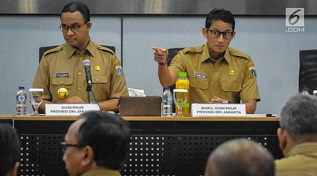 Hari Pertama Anies Baswedan dan Sandiaga Uno Berkantor di Balai Kota